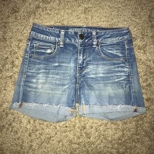 American Eagle✨ Medium Wash Midi Shorts✨